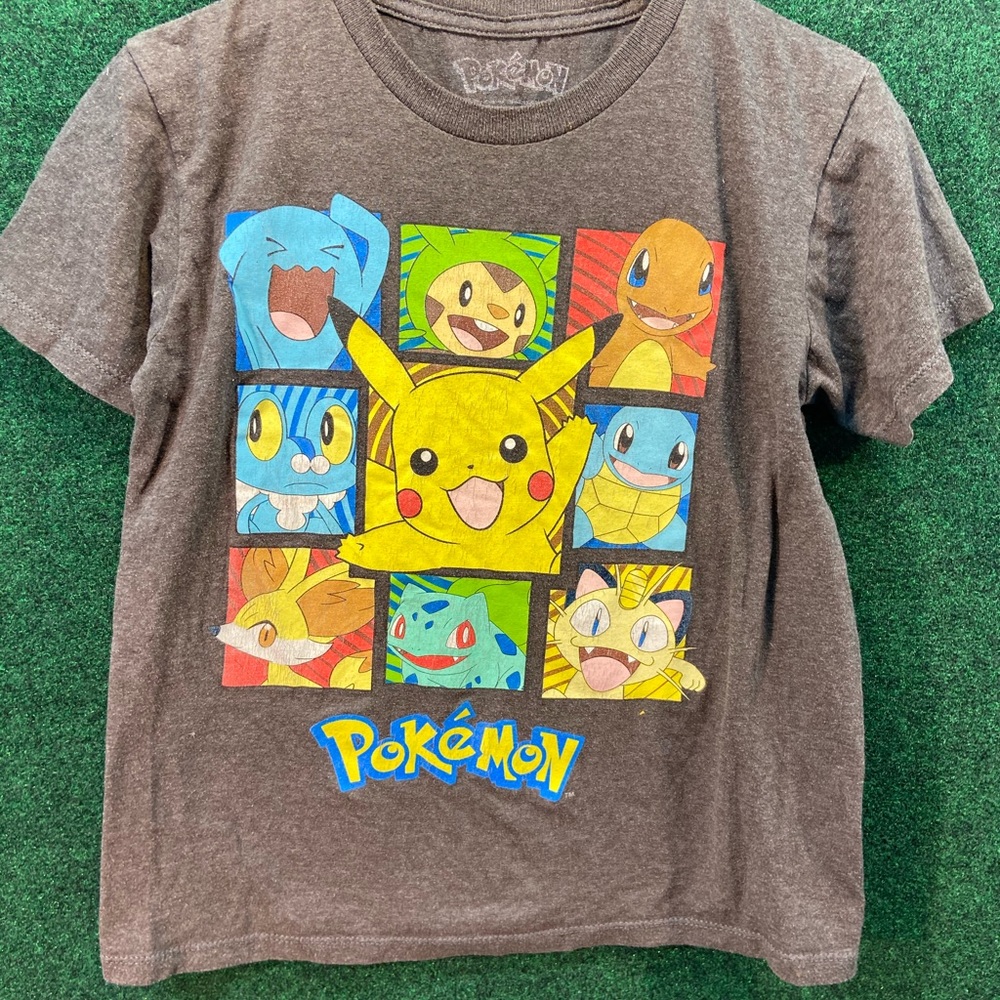 Medium official Pokémon t shirt